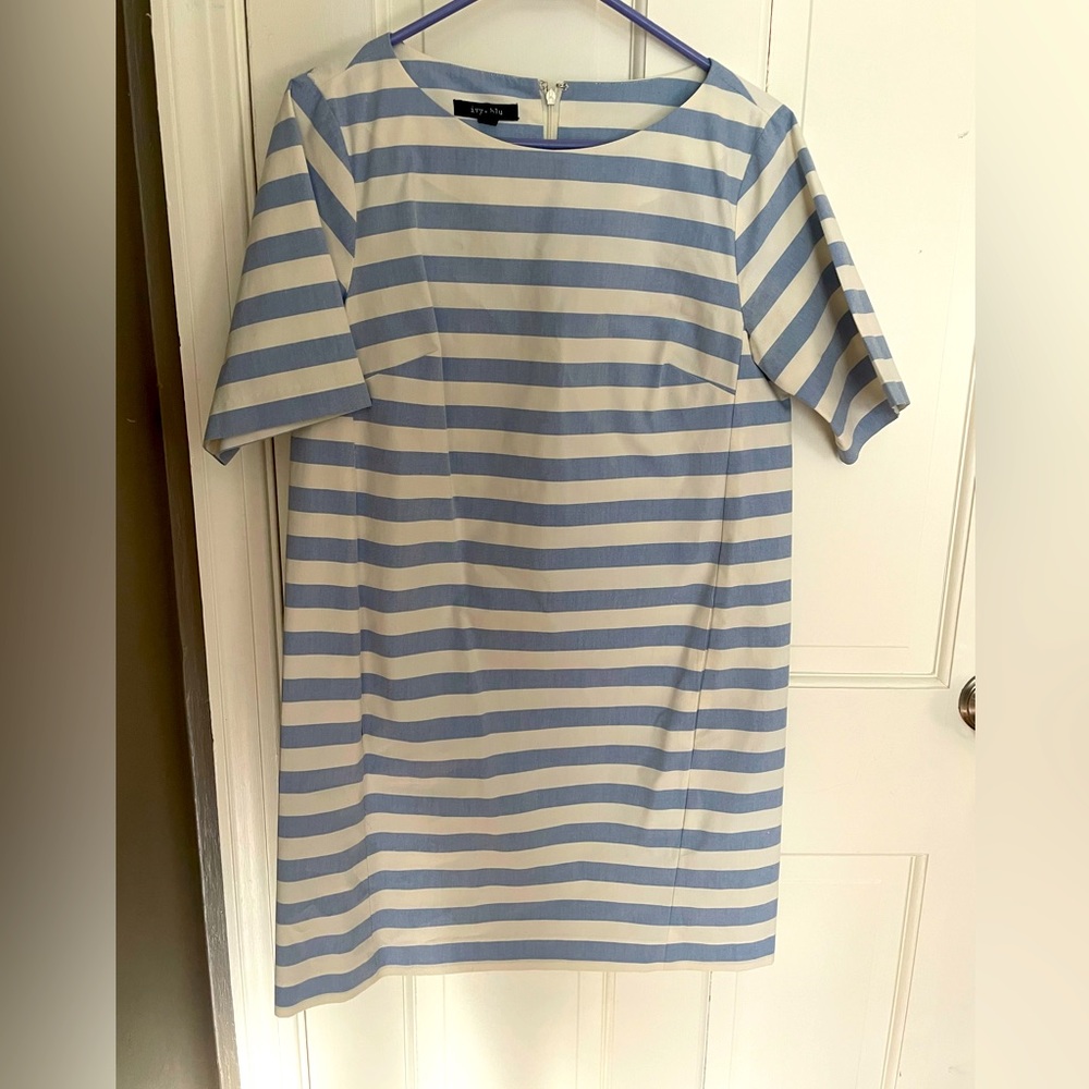 ivy+blu striped, three quarter sleeve mini dress with pockets! Size 6!